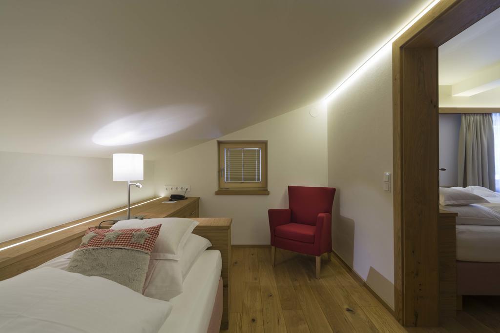 Hotel Garni Panorama Lech am Arlberg Room photo