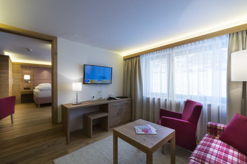 Hotel Garni Panorama Lech am Arlberg Room photo